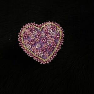 Aboriginal beaded heart shaped popsocket
